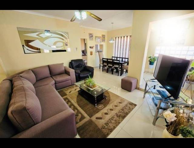 3 BEDROOM HOUSE FOR SALE IN LENASIA SOUTH